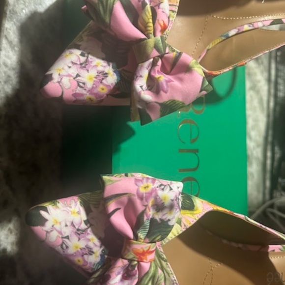 J Renee Pink Floral Bow Pattern Singback Shoe. BRAND NEW NEVER WORN!!! Size 9 M - Picture 2 of 16